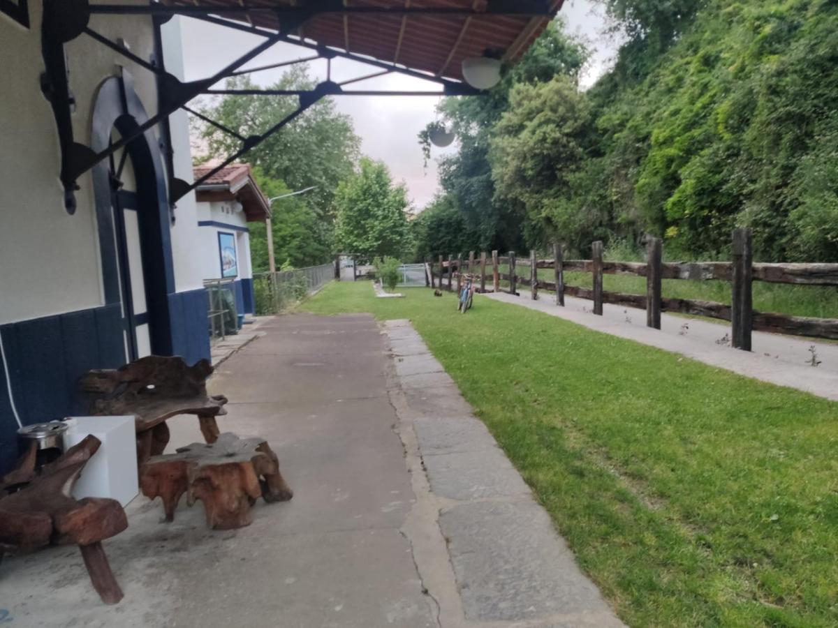 Castro Urdiales - La Vieja Estacion - Cerca De Bilbaoゲストハウス エクステリア 写真